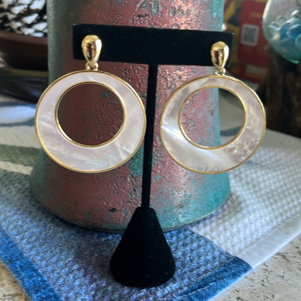 Mother of Pearl Circle Hoop Earrings NWOT